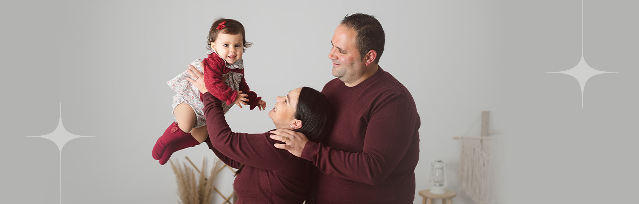 foto de familia en estudio de fotografía en Granada